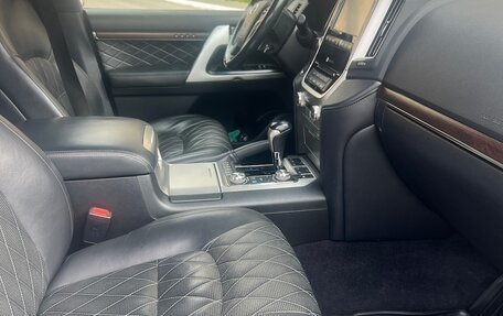 Toyota Land Cruiser 200, 2017 год, 7 700 000 рублей, 8 фотография