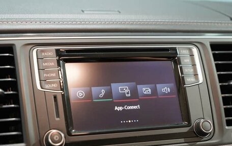 Volkswagen Caravelle T6 рестайлинг, 2019 год, 4 484 000 рублей, 13 фотография
