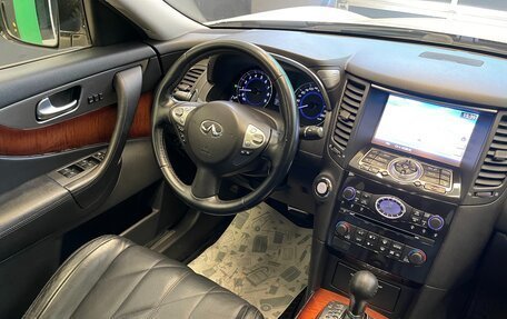 Infiniti QX70, 2013 год, 1 950 000 рублей, 20 фотография