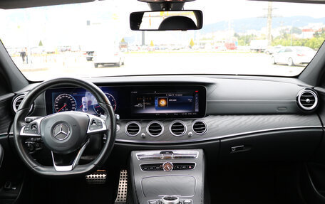 Mercedes-Benz E-Класс, 2017 год, 3 000 000 рублей, 16 фотография