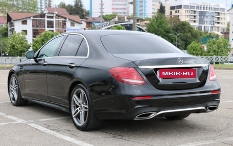 Mercedes-Benz E-Класс, 2017 год, 3 000 000 рублей, 24 фотография