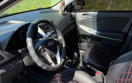 Hyundai Solaris II рестайлинг, 2012 год, 800 000 рублей, 7 фотография