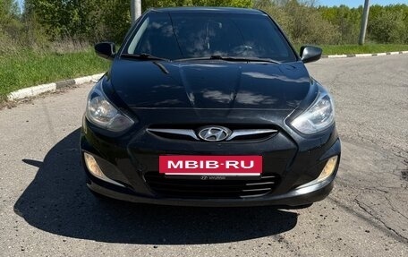 Hyundai Solaris II рестайлинг, 2012 год, 800 000 рублей, 4 фотография