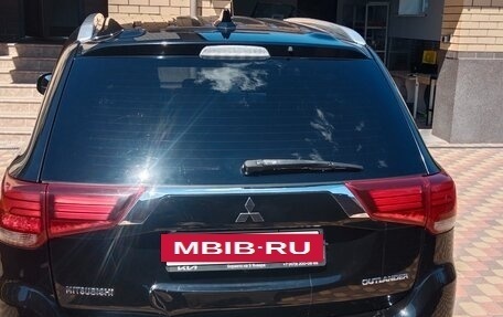 Mitsubishi Outlander III рестайлинг 3, 2017 год, 1 850 000 рублей, 6 фотография