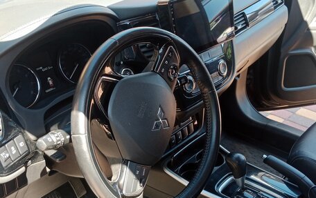 Mitsubishi Outlander III рестайлинг 3, 2017 год, 1 850 000 рублей, 18 фотография