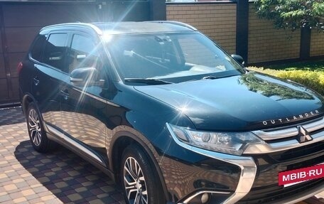 Mitsubishi Outlander III рестайлинг 3, 2017 год, 1 850 000 рублей, 13 фотография