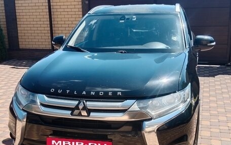 Mitsubishi Outlander III рестайлинг 3, 2017 год, 1 850 000 рублей, 11 фотография