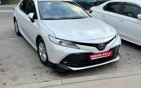 Toyota Camry, 2019 год, 2 250 000 рублей, 2 фотография