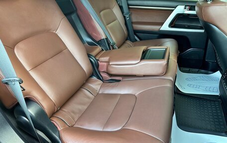 Toyota Land Cruiser 200, 2015 год, 4 900 000 рублей, 17 фотография