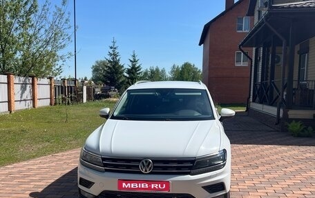 Volkswagen Tiguan II, 2019 год, 1 940 000 рублей, 1 фотография