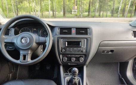 Volkswagen Jetta VI, 2013 год, 1 040 000 рублей, 10 фотография