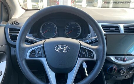 Hyundai Solaris II рестайлинг, 2015 год, 865 000 рублей, 10 фотография