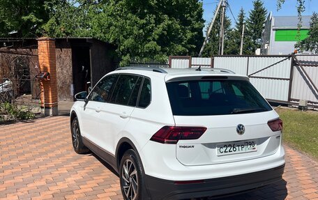 Volkswagen Tiguan II, 2019 год, 1 940 000 рублей, 4 фотография