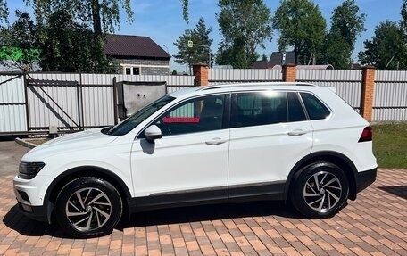 Volkswagen Tiguan II, 2019 год, 1 940 000 рублей, 3 фотография