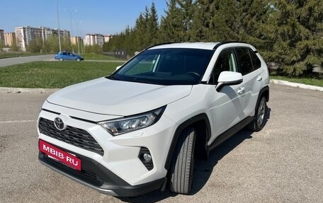 Toyota RAV4, 2020 год, 3 179 900 рублей, 2 фотография