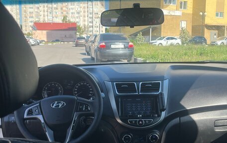 Hyundai Solaris II рестайлинг, 2015 год, 850 000 рублей, 16 фотография