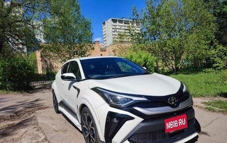 Toyota C-HR I рестайлинг, 2020 год, 2 350 000 рублей, 9 фотография
