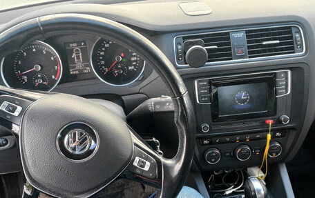 Volkswagen Jetta VI, 2017 год, 2 000 000 рублей, 2 фотография