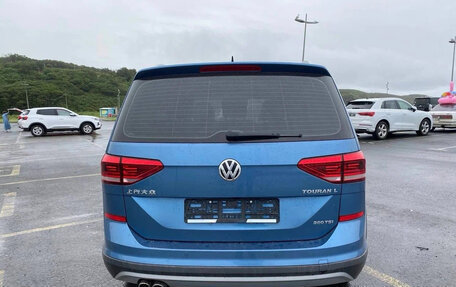 Volkswagen Touran III, 2022 год, 2 110 000 рублей, 3 фотография