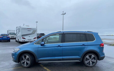 Volkswagen Touran III, 2022 год, 2 110 000 рублей, 5 фотография
