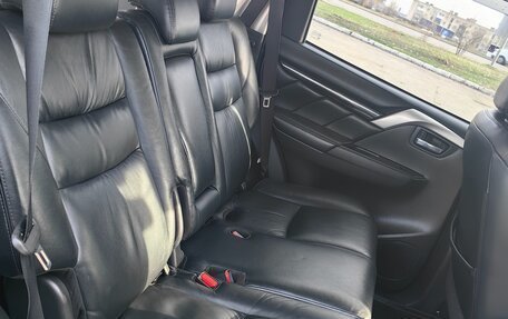 Mitsubishi Pajero Sport III рестайлинг, 2018 год, 2 470 000 рублей, 7 фотография