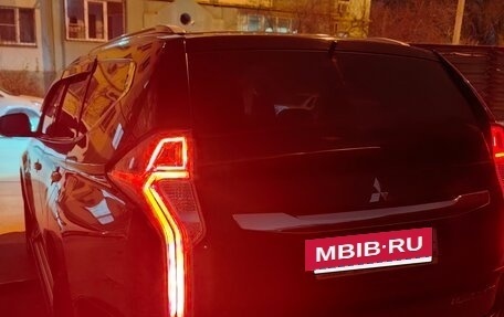 Mitsubishi Pajero Sport III рестайлинг, 2018 год, 2 470 000 рублей, 2 фотография