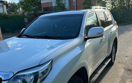 Toyota Land Cruiser Prado 150 рестайлинг 2, 2015 год, 4 200 000 рублей, 10 фотография