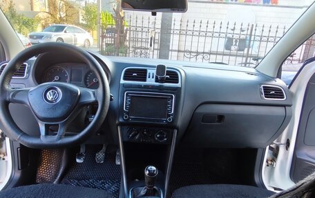 Volkswagen Polo VI (EU Market), 2017 год, 645 000 рублей, 2 фотография