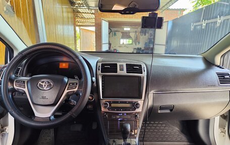 Toyota Avensis III рестайлинг, 2011 год, 1 550 000 рублей, 2 фотография