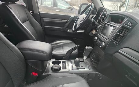 Mitsubishi Pajero IV, 2011 год, 2 600 000 рублей, 2 фотография