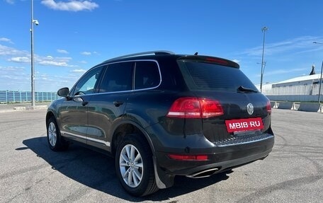 Volkswagen Touareg III, 2011 год, 1 895 000 рублей, 3 фотография