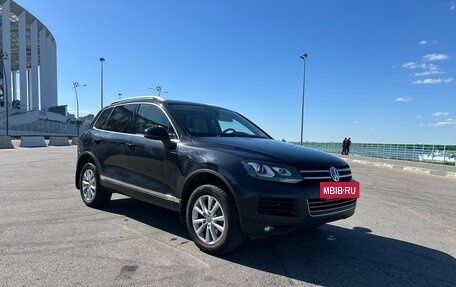 Volkswagen Touareg III, 2011 год, 1 895 000 рублей, 2 фотография