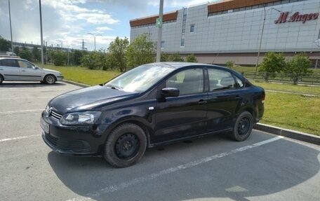 Volkswagen Polo VI (EU Market), 2011 год, 900 000 рублей, 2 фотография