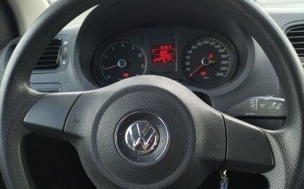 Volkswagen Polo VI (EU Market), 2011 год, 900 000 рублей, 10 фотография