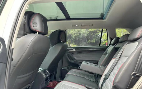 Volkswagen Tiguan II, 2022 год, 3 017 000 рублей, 3 фотография