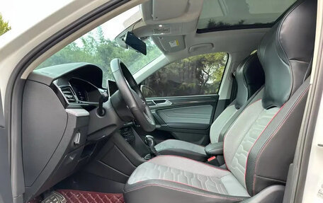 Volkswagen Tiguan II, 2022 год, 3 017 000 рублей, 4 фотография