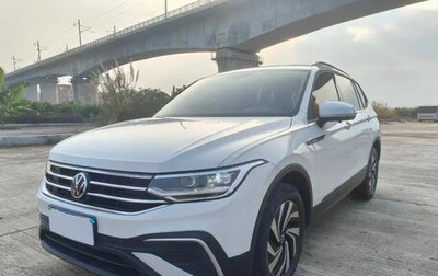 Volkswagen Tiguan II, 2022 год, 2 343 000 рублей, 1 фотография