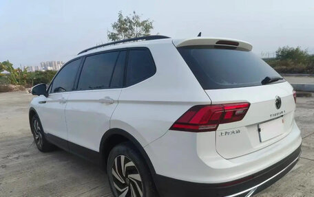 Volkswagen Tiguan II, 2022 год, 2 343 000 рублей, 2 фотография