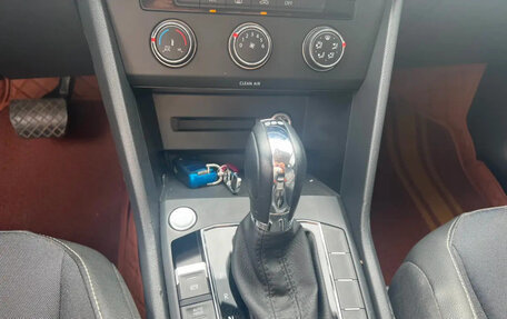 Volkswagen Tiguan II, 2022 год, 2 343 000 рублей, 6 фотография