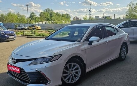 Toyota Camry, 2021 год, 2 000 000 рублей, 9 фотография