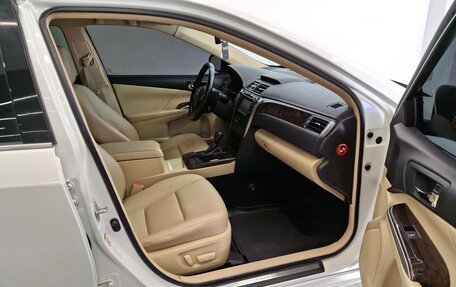 Toyota Camry, 2016 год, 2 080 000 рублей, 14 фотография