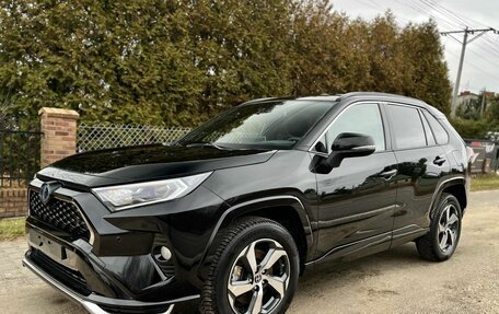 Toyota RAV4, 2021 год, 2 600 000 рублей, 9 фотография