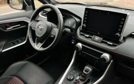 Toyota RAV4, 2021 год, 2 600 000 рублей, 11 фотография