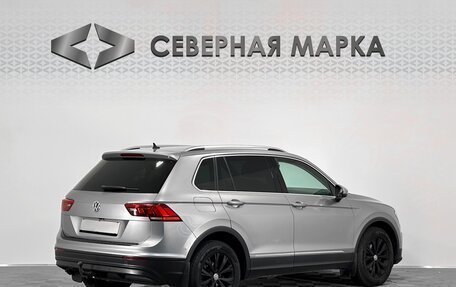 Volkswagen Tiguan II, 2017 год, 2 699 000 рублей, 2 фотография
