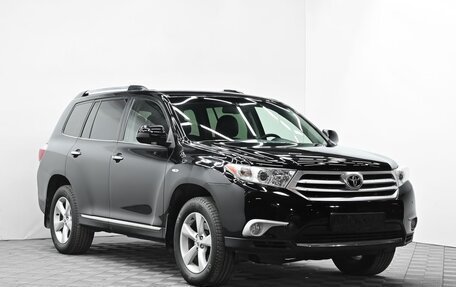 Toyota Highlander III, 2013 год, 1 795 000 рублей, 2 фотография