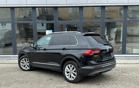 Volkswagen Tiguan II, 2018 год, 2 350 000 рублей, 2 фотография