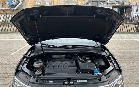 Volkswagen Tiguan II, 2018 год, 2 350 000 рублей, 37 фотография