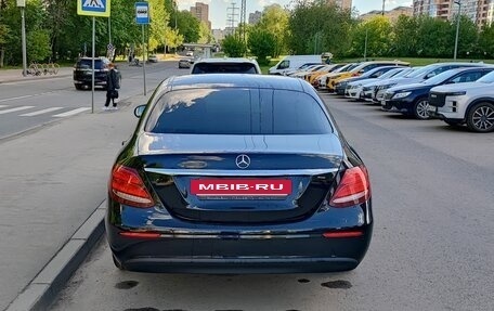 Mercedes-Benz E-Класс, 2020 год, 3 100 000 рублей, 5 фотография