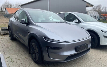 Tesla Model Y I, 2025 год, 5 655 000 рублей, 4 фотография