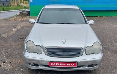 Mercedes-Benz C-Класс, 2002 год, 430 000 рублей, 1 фотография